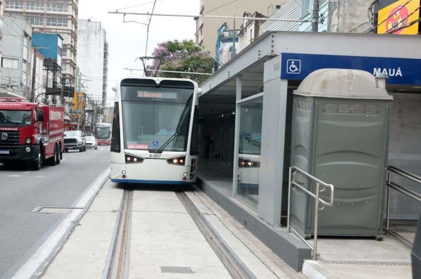 Segunda linha do VLT de Santos passa a operar das 05h30 às 23h30, portanto, horário integral a partir de segunda-feira (11) - (Francisco Arrais/Prefeitura de Santos/Arquivo)