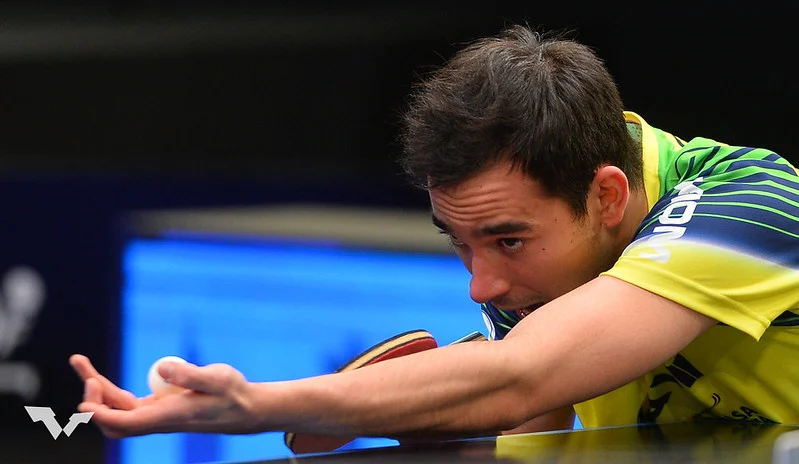 Hugo Calderano vence Omar Assar e vai às oitavas no WTT Ljubljana