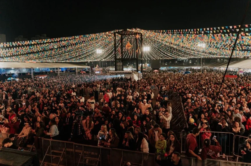 Arraiá do Paço bate recorde de público com show de Péricles em São Bernardo