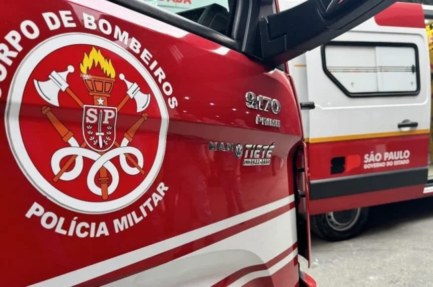Em Santo André, mulher fica ferida após carro capotar incêndio