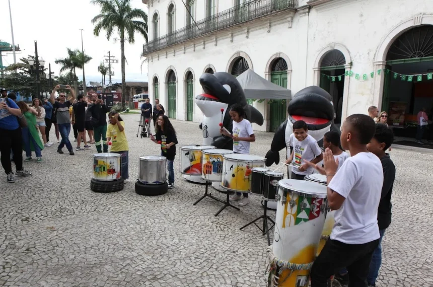 Bonde da Copa na área externa do Museu Pelé, em Santos - (Divulgação/Prefeitura de Santos)
