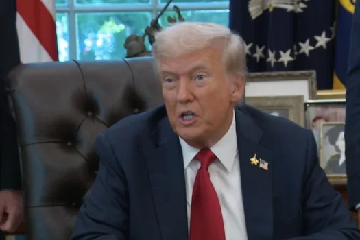 Trump sugere rebatizar oceano Atlântico ou Pacífico com seu nome