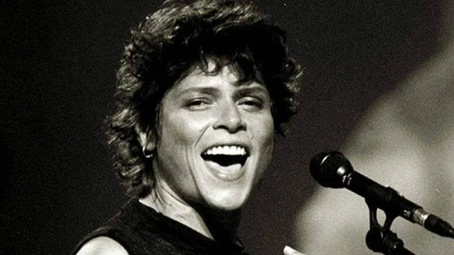 Luísa Arrais interpreta Cássia Eller em cinebiografia que conta história da cantora brasileira - (Reprodução)