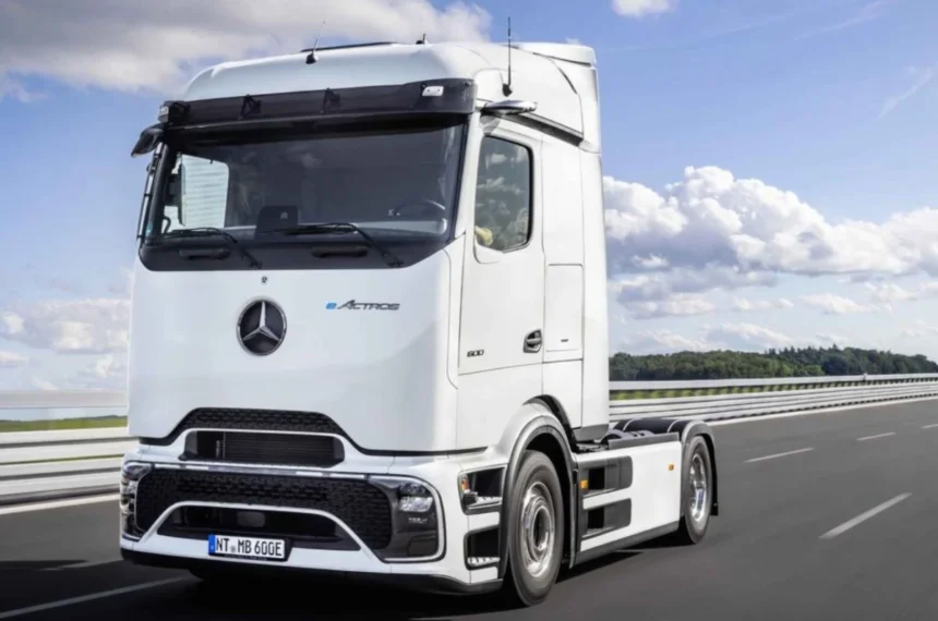 Mercedes-Benz eActros Lowliner