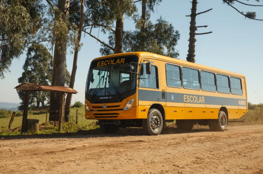 Ônibus do programa Caminho da Escola - Estradas
