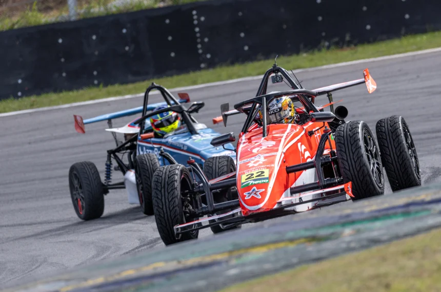 Fórmula 1600: Lucas Monteiro chega líder à etapa de Cascavel
