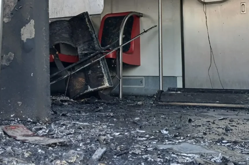 Veja fotos do trem da Trivia Trens que pegou fogo e paralisou linhas
