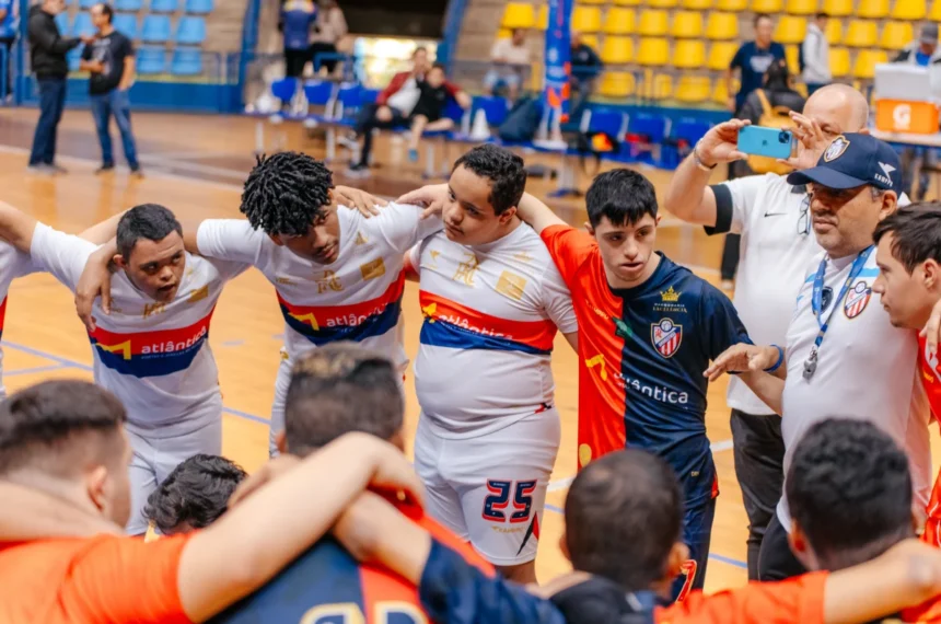 Escola de futsal para pessoas com síndrome de Down em São Bernardo