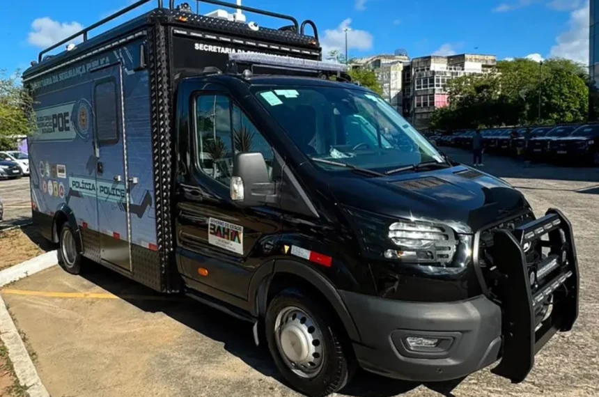 Ford Transit Chassi transformada em Plataforma de Observação Elevada