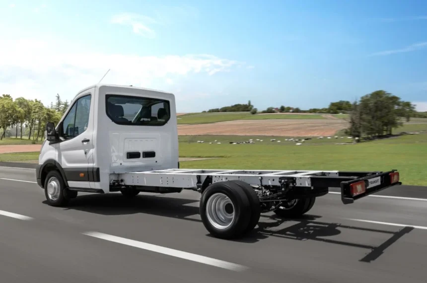 Ford Transit Chassi transformada em Plataforma de Observação Elevada