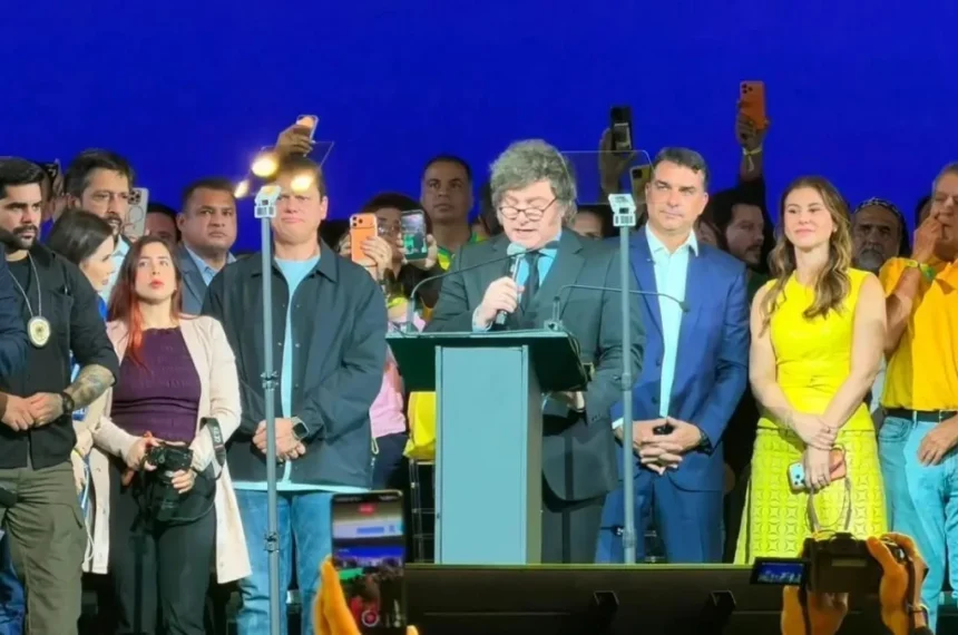 Milei chama Lula de presidiário e diz que Flávio pode evitar crise econômica