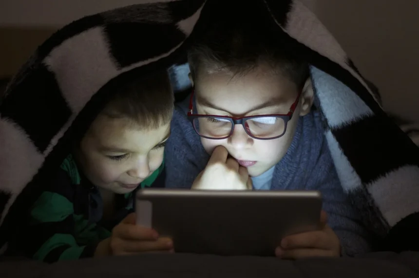 No episódio anterior do "Crianças Offline" falamos sobre tempo de tela - (Freepik)