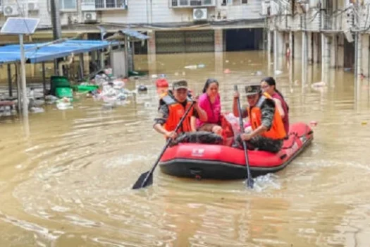 Tufão Bavi provoca evacuação de mais de 2 milhões de pessoas na China