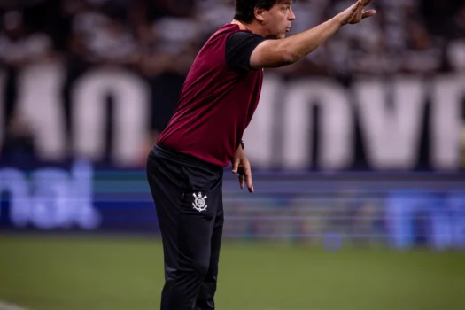 Diniz reclama da arbitragem e fala sobre Memphis: &#8220;Próximo&#8221;
