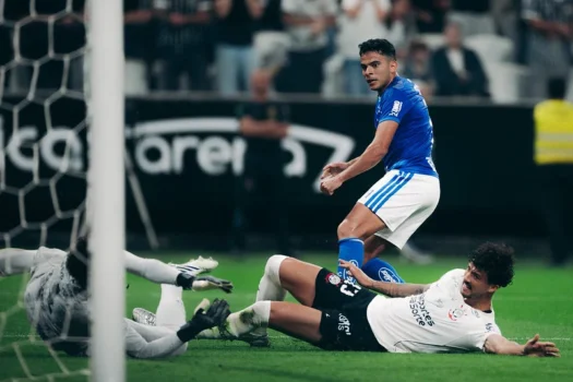 Corinthians perde em casa para o Cruzeiro e perde chance de entrar no G5