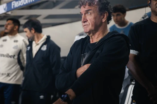 Cuca assume culpa por goleada no clássico: &#8220;Quando perde de 3 a 0, não tem justificativa&#8221;
