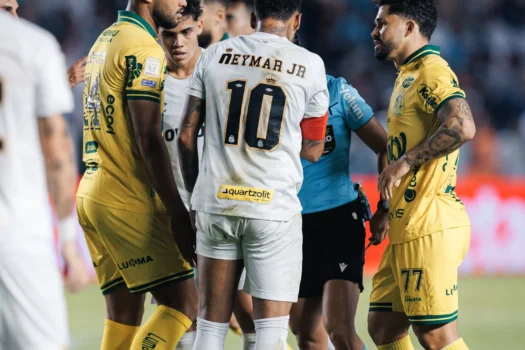Santos é denunciado pelo STJD e pode ser punido com perda de 10 mandos de campo