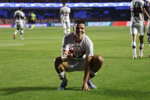 São Paulo começa tratativas para renovar com Gustavo Santana até 2030