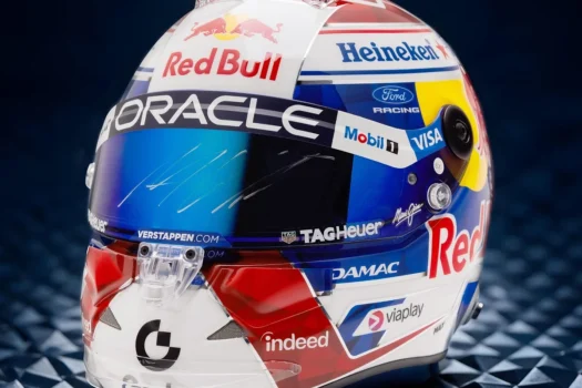 Ford leiloa capacete de Max Verstappen em ação social