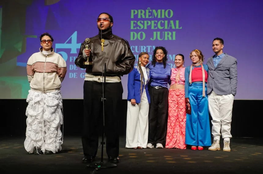 Elenco e equipe de “Revelação”. Foto: Edison Vara/Ag.Pressphoto