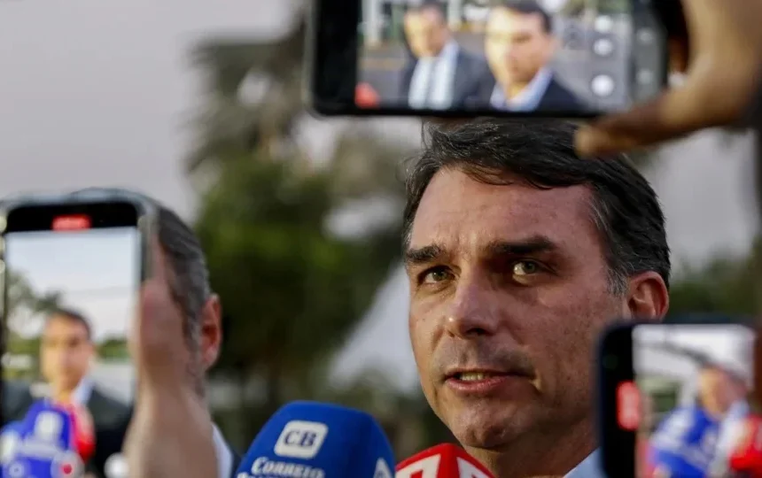 Flávio critica restrição após veto no Dia dos Pais