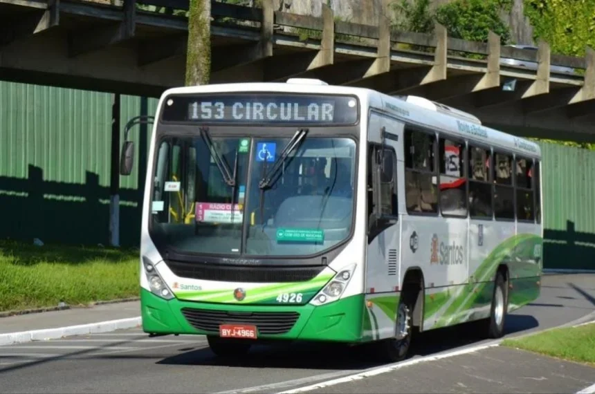 População de Santos reclama de demora no transporte público. Maroon 5
