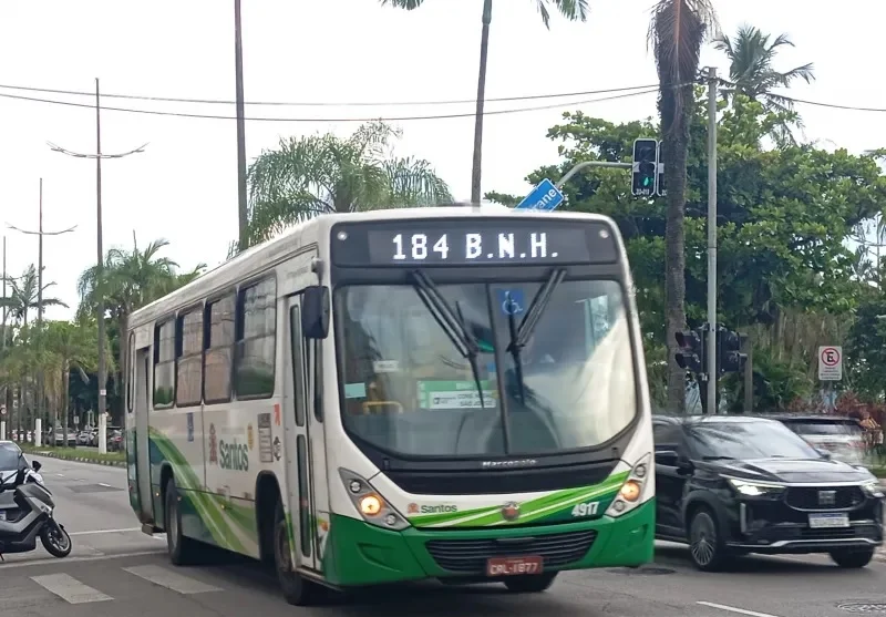 Demora na linha 184 gera reclamções de moradores em Santos (Diego Alexandre de Morais/Ônibus Brasil)