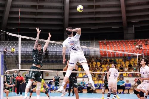 Viapol Vôlei São José atropela Goiás e se aproxima da taça