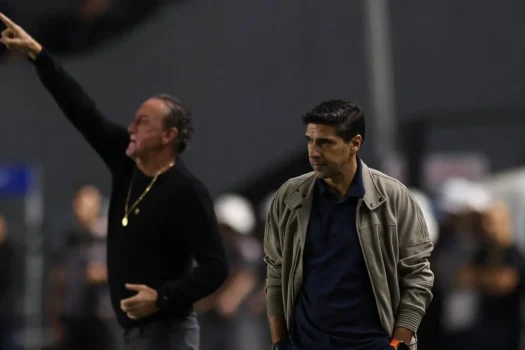 Abel Ferreira analisa partida, defende e cobra Vitor Roque: &#8220;Linguagem corporal&#8221;