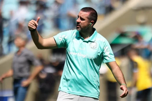 Auxiliar do Palmeiras dá parabéns a Weverton e projeta: &#8220;São 16 finais&#8221;