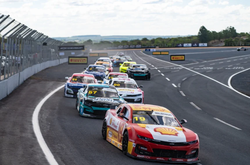 Cavaleiro Sports fatura três pódios no oval de Curvelo