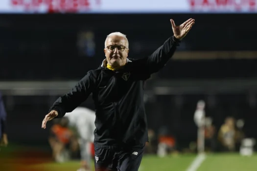 Dorival esclarece polêmica que gerou protesto de 15 minutos