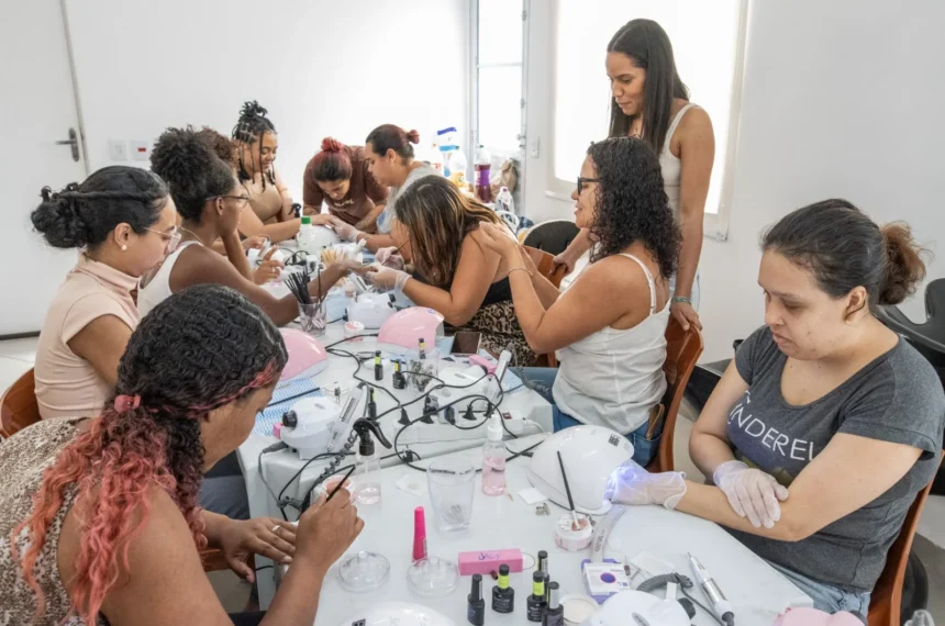 Casa da Mulher de Itaquá abre curso de alongamento de unhas