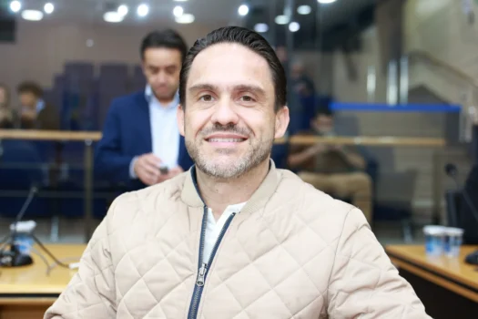 Daniel Córdoba propõe dia de conscientização sobre uso da IA