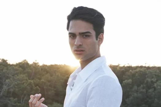 Matteo Bocelli no Brasil embala turnê após desfile em Milão