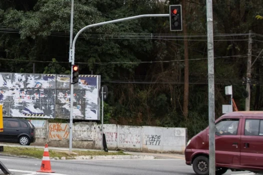 Semáforos inteligentes melhoram trânsito em Itaquá