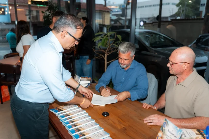 Fuzari aborda inclusão de pessoas com TEA em novo livro