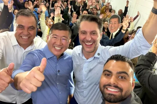 Alex Manente participa de caminhada em Diadema 