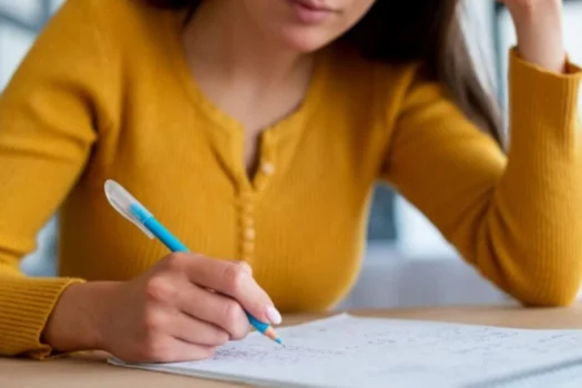 Cubatão abre concurso público com vagas de até R$ 5,5 mil