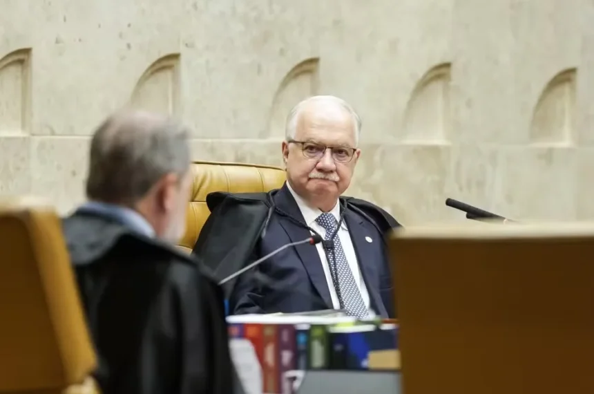 Fachin dá prazo de 72h para Mendonça responder à AGU