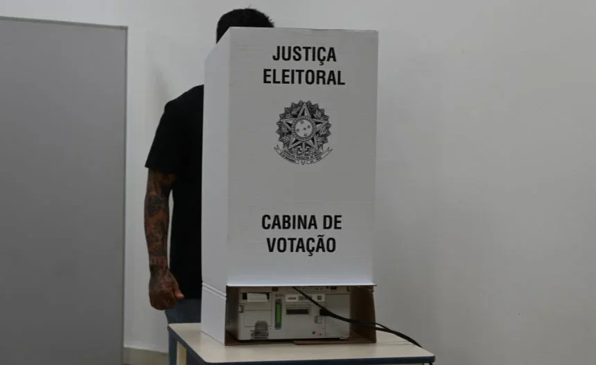 Eleições 2026: saiba quem tem voto obrigatório ou facultativo - Voto -Urna