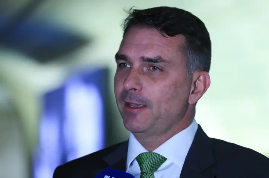 Debate da TV Globo perde Flávio Bolsonaro após decisão