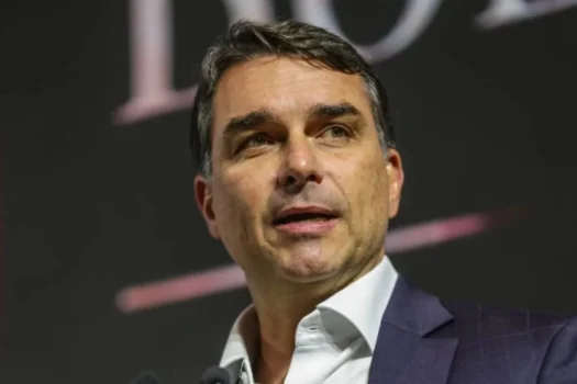 Amigo de Flávio repassa R$ 1 mi à produtora de Dark Horse