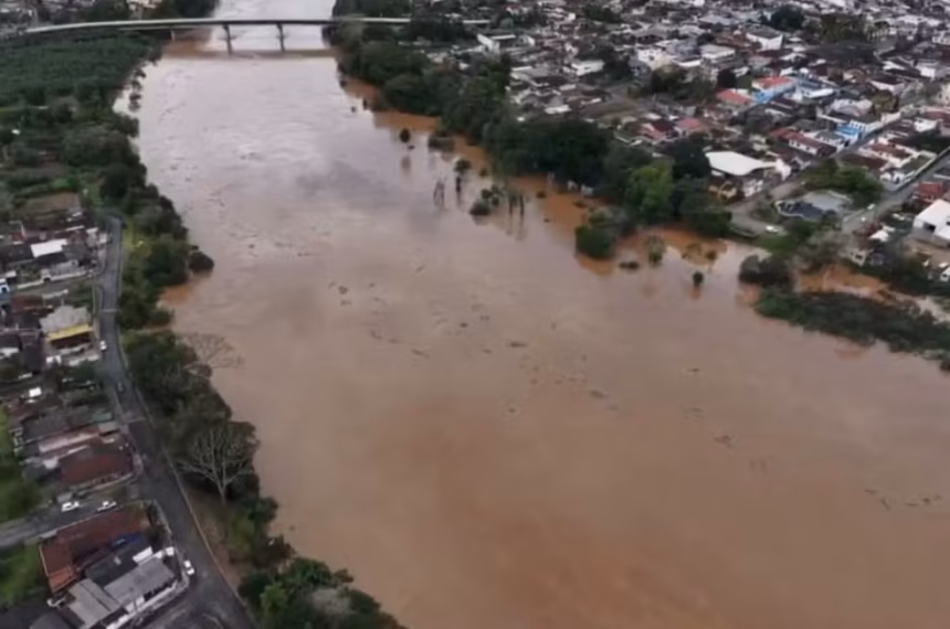 Enchentes no Vale do Ribeira isolam dezenas de famílias