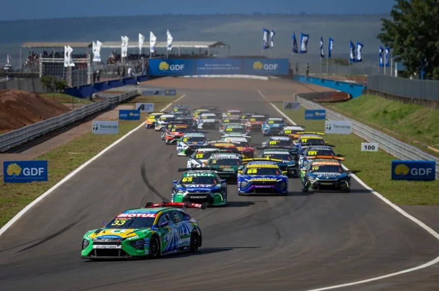 Stock Car realiza prova inédita de endurance em Brasília