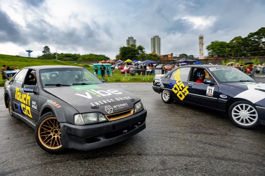 Carros em exibilão no SXT Festival - (Zoppa)