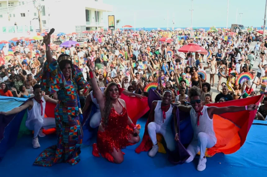 Parada do Orgulho LGBT+ Bahia atrai multidão e muda em 2027