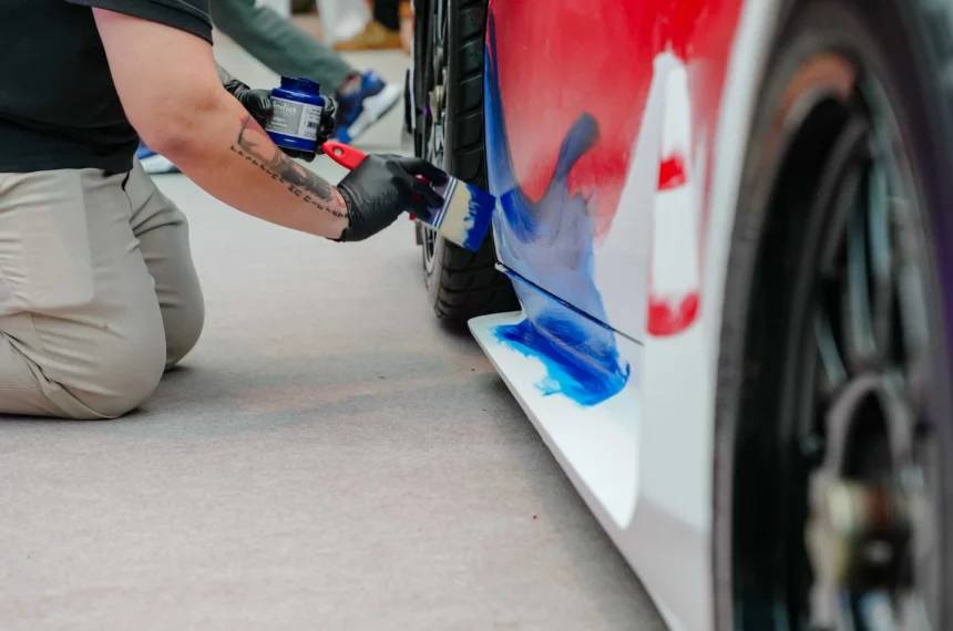 McLaren Artura ganha pintura ao vivo neste sábado em SP