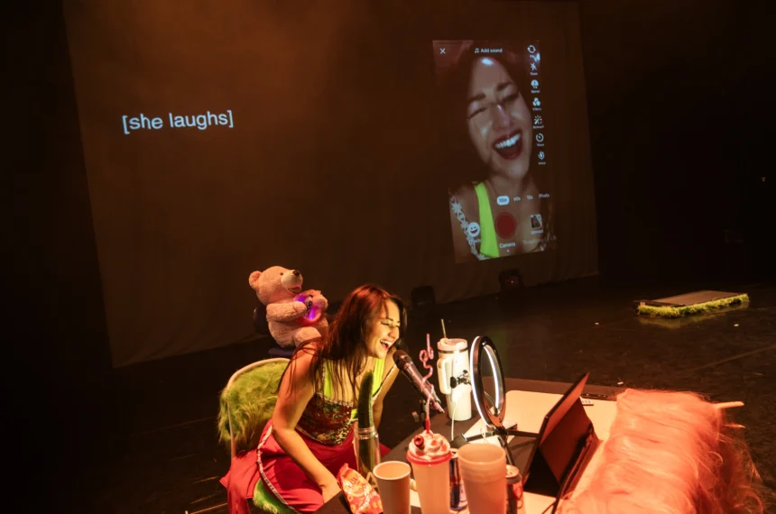 Cultura Inglesa Festival funde TikTok e teatro em São Paulo