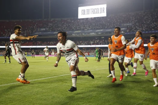 São Paulo vence o Vasco por 1 a 0, chega a 42 pontos e praticamente encerra chance de queda